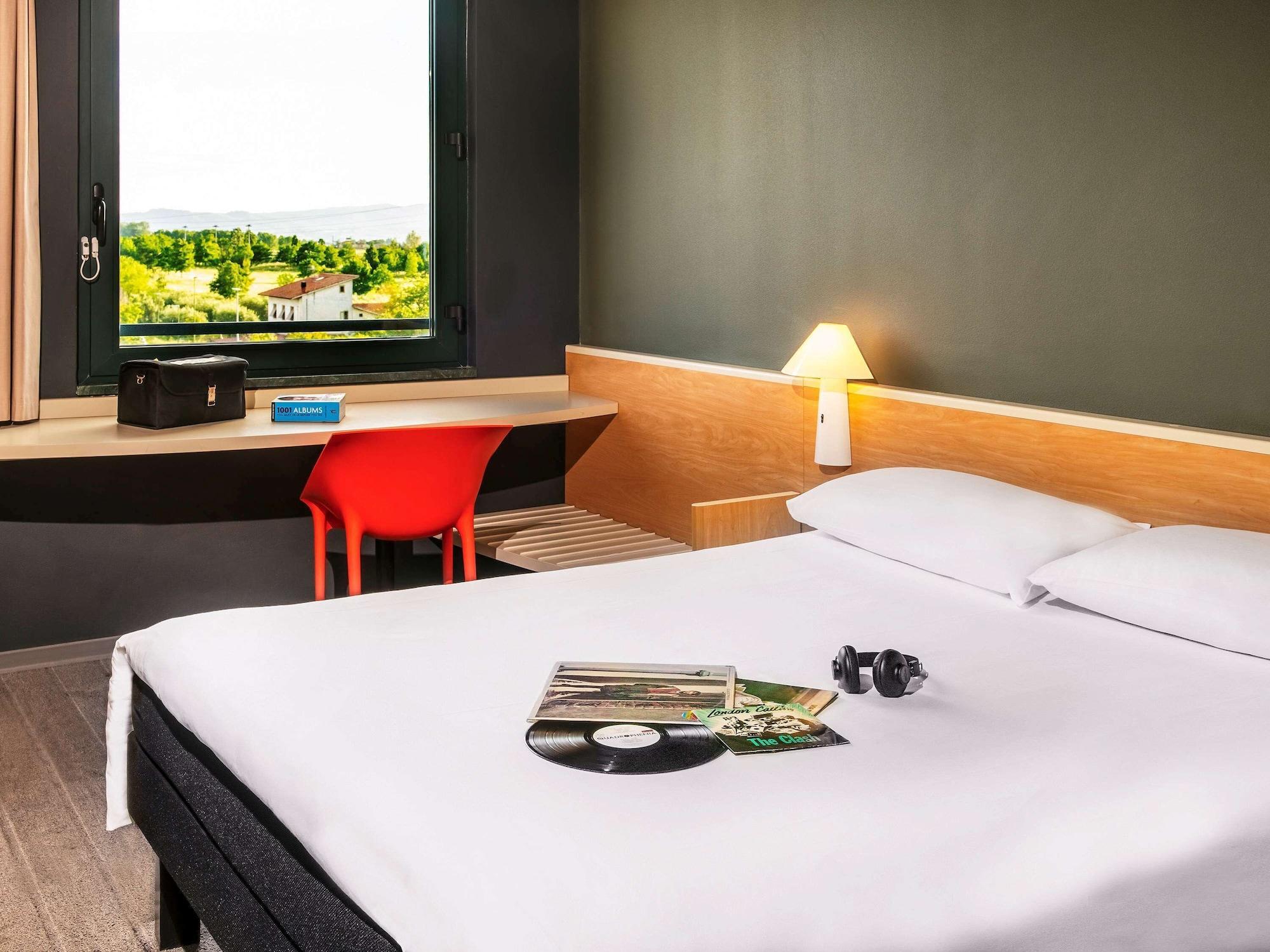 Hotel Ibis Firenze Prato Est Campi Bisenzio Exterior photo