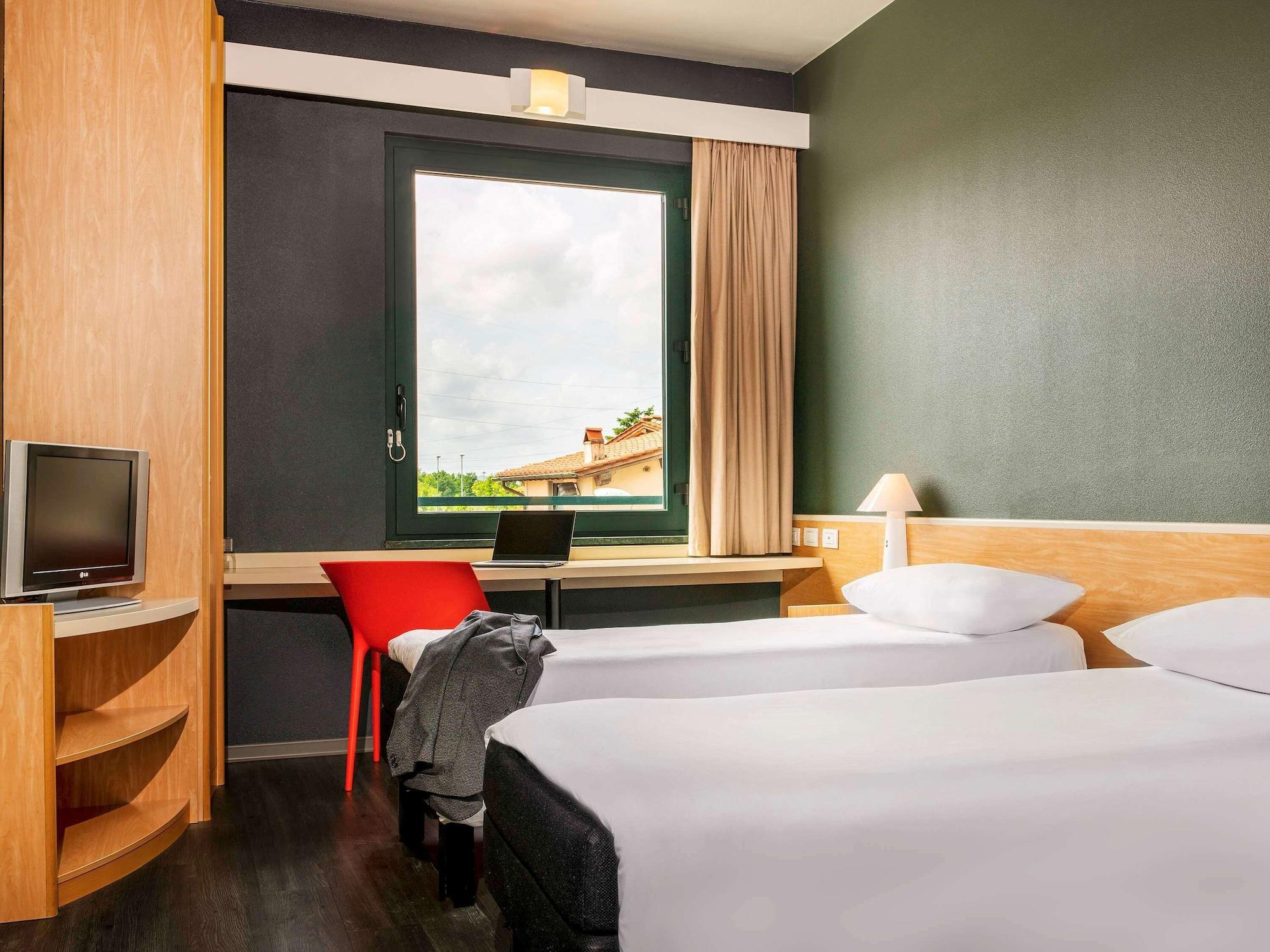 Hotel Ibis Firenze Prato Est Campi Bisenzio Exterior photo